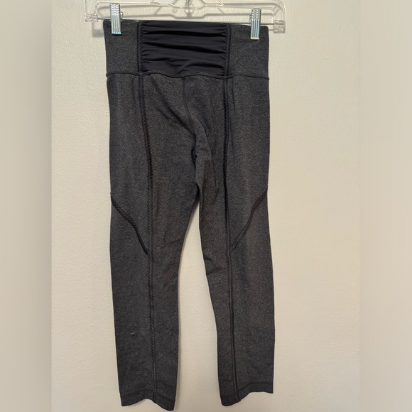 Lululemon Rehearsal Crop Leggings in Heathered Gray Size 2. - Picture 7 of 11
